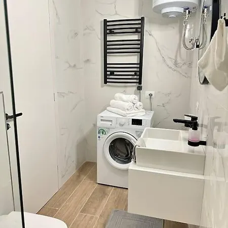 Uroczy Apartament Blisko Plazy Apartament *