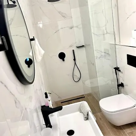 Uroczy Apartament Blisko Plazy