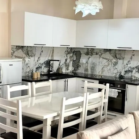 Uroczy Apartament Blisko Plazy *
